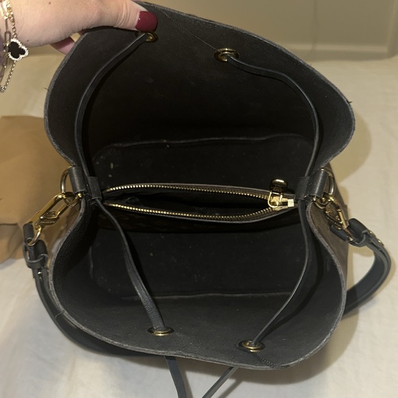 Louis Vuitton NéoNoé MM Black Monogram (100% authentic) - Picture 7 of 16